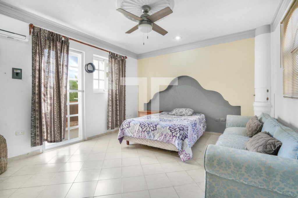 Casa en Venta de 5 recámaras Isla Dorada Zona Hotelera Cancún